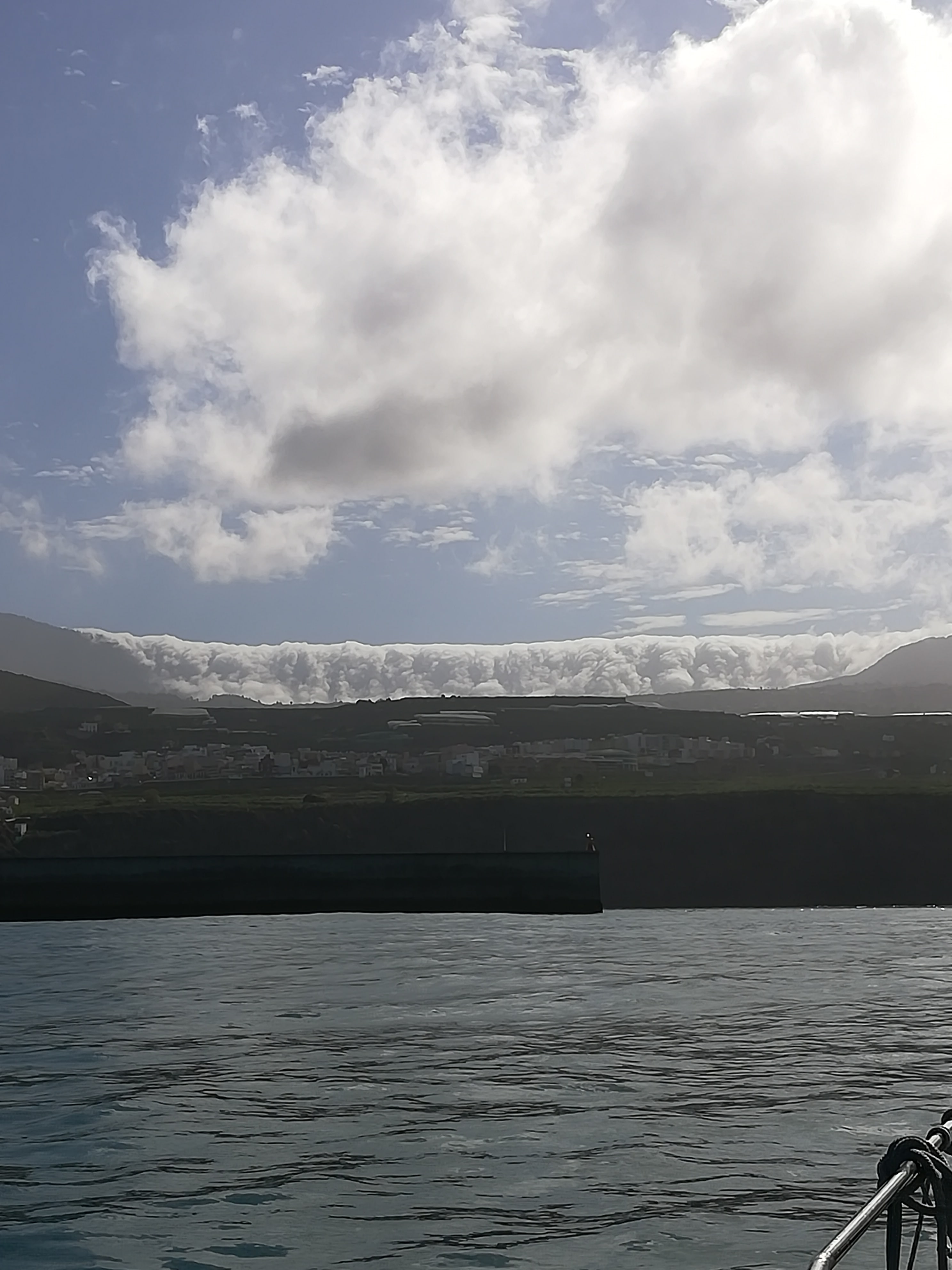 Der berühmte Wolkenwasserfall von La Palma